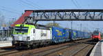 ITL - Eisenbahngesellschaft mbH, Dresden [D] mit  193 895-0  [NVR-Nummer: 91 80 6193 895-0 D-ITL] und Taschenwagenzug am 20.04.21 Durchfahrt Bf.