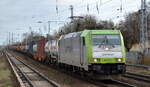 ITL - Eisenbahngesellschaft mbH, Dresden [D] mit  185 562-6 [NVR-Nummer: 91 80 6185 562-6 D-ITL] und Containerzug aus Richtung Frankfurt/Oder kommend am 03.01.22 Berlin Hirschgarten.