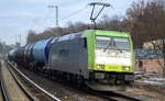 ITL - Eisenbahngesellschaft mbH, Dresden [D] mit  185 562-6  [NVR-Nummer: 91 80 6185 562-6 D-ITL] und Kesselwagenzug am 15.12.22 Berlin Buch.