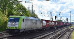 ITL - Eisenbahngesellschaft mbH, Dresden [D] mit der  185 649-1  [NVR-Nummer: 91 80 6185 649-1 D-ITL] und einem Containerzug Richtung Frankfurt/Oder am 27.04.24 Höhe Berlin Hirschgarten.