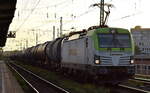 ITL - Eisenbahngesellschaft mbH, Dresden [D]  mit ihrer  193 786-1  [NVR-Nummer: 91 80 6193 786-1 D-ITL] und einem Kesselwagenzug am frühen Abend des 17.10.24 Höhe Bahnhof Magdeburg Neustadt.