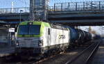 ITL - Eisenbahngesellschaft mbH, Dresden [D] mit ihrer  193 891-9  [NVR-Nummer: 91 80 6193 891-9 D-ITL] und einem Kesselwagenzug (leer) Richtung Stendell am 26.10.24 Durchfahrt Bahnhof Berlin