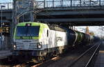 ITL - Eisenbahngesellschaft mbH, Dresden [D] mit ihrer  193 786-1  [NVR-Nummer: 91 80 6193 786-1 D-ITL] und einem Kesselwagenzug (leer) Richtung Stendell am 26.10.24 Durchfahrt Bahnhof Berlin