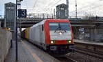 ITL - Eisenbahngesellschaft mbH, Dresden [D] mit der Akiem Lok  185 649-1  [NVR-Nummer: 91 80 6185 649-1 D-ITL] und einem Containerzug am 19.12.24 Durchfahrt Bahnhof Berlin Hohenschönhausen.