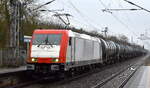 ITL - Eisenbahngesellschaft mbH, Dresden [D]  mit der  185 650-9  [NVR-Nummer: 91 80 6185 650-9 D-ITL] und einem Kesselwagenzug (Benzin) am 28.01.25 Höhe Bahnhof Berlin-Hohenschönhausen.