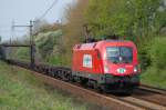 1116 234-4 mit einem fast leeren Containerzug am 18.4.2009 durch Ahlten -> Lehrte