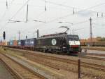 MRCE Dispolok 189 200-9 im Dienst der ITL mit einem Ganzzug tschechischer Containerwagen in Magdeburg-Rothensee.