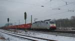 186 138-4 der ITL mit Containerzug in Fahrtrichtung Sden am 27.01.2010 durch Eschwege West.