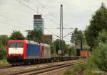 185 CL-003 ITL und 185 534-5 OHE poltern am 24.07.10 mit einem Containerzug durch Hamburg-Unterelbe Richtung Hamburg-Waltershof.