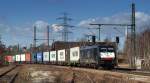 Bei schnstem Sonnenschein rollt ES 64 F4-289 der ITL mit ihrem langen Containerzug aus Hamburg-Waltershof Richtung Sden.