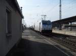 ITL 185 562 mit einem Kesselzug in Richtung Berlin am 21.03.2011 in Stendal.