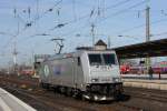 185 562-6 fhrt solo durch Bremen Hbf in Richtung Osten.