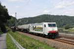 285 104-6 der ITL ist mit einem Kesselwagenzug auf dem Weg in Richtung Bad Schandau.