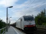 285 109 der ITL zieht am Abend des 7.9.12 ihren Schotterzug durch Dresden Stetzsch