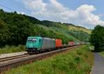 185 611 mit einem Containerzug am 06.07.2013 bei Gambach.