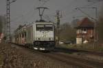 ITL 185562 durchfuhr am 28.3.2014 um 9.37 Uhr mit einem Autotransportzug den ehemaligen Bahnhof Velpe, welcher aufgelassen wurde.