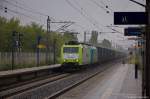 185 543-6 Captrain Deutschland GmbH für ITL - Eisenbahngesellschaft mbH mit der Wagenlok 186 133-5 und einem Containerzug, bei der Durchfahrt im verregneten Berlin-Hohenschönhausen und fuhr in Richtung Karower Kreuz weiter. 24.06.2014