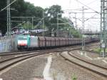 186-246-5 der ITL fährt mit Güterzug durch den Dresdner Hauptbahnhof.