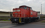 346 738 der ITL rollte am 23.10.16 aus dem Gelände der Regiobahn Bitterfeld hinaus zum Bahnhof Bitterfeld. Fotografiert am Bahnübergang Parsevalstraße.