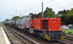 Regiobahn Bitterfeld Berlin GmbH, Bitterfeld [D] mit ihrer MaK G 1206 Lok   1025  [NVR-Nummer: 92 80 1275 027-1 D-RBB] und einem Kesselwagenzug am 06.09.22 Berlin Hirschgarten.