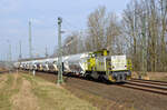 Mit dem Silozug aus Zschornewitz am Haken rollt 275 801 der RBB am 10.03.24 durch Muldenstein nach Bitterfeld.