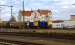 V142 der RegioBahn Bitterfeld mit Gterzug fhrt am 10.04.2012 am Hauptbahnhof Halle/S.