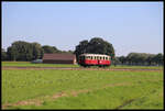 Captrain feierte am 21.09.2024 den 125 Jahrestag des TWE Standortes Gütersloh. 125 Jahre Teutoburger Wald Eisenbahn waren daher der Anlaß für eine kleine Fahrzeugschau im TWE Bahnhof Gütersloh und Pendelfahrten im Personenverkehr zwischen Gütersloh und Marienfeld. Dafür wurde eigens der TWE VT 03, den sonst Eisenbahntradition nutzt, eingesetzt. Hier ist der Triebwagen um 12.36 Uhr kurz vor dem Wendepunkt Marienfeld in der Bauernschaft Oester unterwegs.