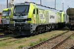 Stadler Eurodual 159 102 von Captrain, fotografiert am 06.05.2022 auf der Hafenbahn vom Elberadweg aus