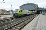 159 102 von Captrain vor Güterzug in Dresden-Neustadt