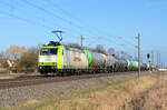 185 517 der Captrain schleppte am 21.02.24 einen Kesselwagenzug durch Braschwitz Richtung Halle(S).