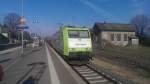 185-CL 007 der Captrain Cargo in Königslutter mit einem Stahlzug Richtung Magdeburg.