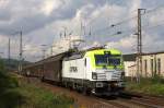 Wie aus dem Ei gepellt zeigt sich der neue Vectron 193 892-7 von Captrain am 04.09.2015 mit dem Porschezug in Cossebaude.