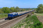 Am 13. April 2024 verkehrte ein Sonderzug mit der Bezeichnung DZ 28084 von Köln HBF nach München Ost. Damit beförderte die Centralbahn Fussballfans zu einem Auswärtsspiel. Als Zuglok kam die 110 278 zum Einsatz. Bei Vierkirchen konnte ich die im 62. Betriebsjahr stehende Kastenzehner aufnehmen. In Petershausen ging der Zug wohl in die Überholung und die Lok benötigte eine Weile, ihren respektablen 14 Wagen Zug wieder auf Reisegeschwindigkeit zu beschleunigen.  
