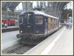 Re 4/4 I Nummer 10008 der Centralbahn stand zwei Tage nachdem ich sie mit einem Sonderzug am Bahnhof Frankfurt am Main-Niederrad abgelichtet hatte, also am 13.07.2008, am Gleis 3 im Hauptbahnhof Frankfurt am Main. Bei der Ausfahrt konnte ich gerade noch eine Aufnahme machen, da ich glcklicherweise wenige Minuten zuvor mit der S-Bahn am Gleis 2 ankam. Das war ein Glcksfall, da ich nach der Aufnahme vom 11.07. in Niederrad nicht damit gerechnet hatte, der Lok zwei Tage spter nochmal zu begegnen.