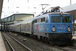 Die Lok Magazin 1042 520-8 zieht einen Sonderzug aus Duisburg HBF am 24.10.2010