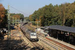 (6)186 264 passiert die S-Bahn-Station Berlin-Wilhelmshagen.
Laut Railcolor ist die Lok für CTL im Einsatz.
Aufnahmedatum: 16. Oktober 2017