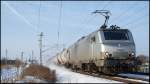 Akiem 37032 hat mit einem Kesselzug von Rostock-Seehafen nach Stendell am 22.02.2013 gerade den Abzweig Srg passiert.