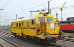 Gleisvormesswagen EM-SAT 120 (Plasser & Theurer) der DB Bahnbau Gruppe am 20.07.18 Durchfahrt Magdeburg Hbf.