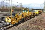 DB Bahnbaugruppe Schotterprofiliermaschine am 27.01.19 in Hanau Hbf 