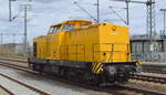 DB Bahnbau Gruppe GmbH, Berlin mit  293 009-7  [NVR-Nummer: 92 80 1293 009-7 D-DB] am 15.04.21 Durchfahrt Bf.