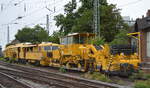 DB Bahnbau Gruppe mit einer P&T SSP 110 SW Schotterprofiliermaschine (SSP 402) (D-DB 99 80 9425 085-4) am Haken  einer Plasser & Theurer Universalstopfmaschine Unimat 09-16/4S (USM 351) Name:  Lotte 