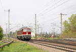 DB Bahnbau Gruppe 232 223-8 als Tfzf Richtung Biederitz, am 06.05.2023 am Abzweig Brücke in Magdeburg.