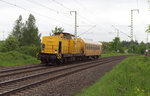 Im August 2015 hatten wir 293 010-5 schon mal vor der Linse und zwar in Kirchenlaibach. Am 25.05.2016 zuckelte sie mit ihrem Bahndienstwagen bei Unterkotzau in Richtung Hof. Bahnstrecke 6362 Leipzig - Hof.