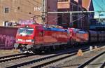 DB Cargo 193 307 und 193 xxx am 20.03.18 in Hamburg Hbf mit Kohlewagen.