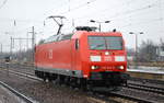 DB Cargo Deutschland AG mit  185 042-9  [NVR-Number: 91 80 6185 042-9 D-DB] Durchfahrt Bf.