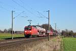 DB Cargo 145 022 mit gemischtem Güterzug in Richtung Osnabrück (bei Melle, 15.02.19).