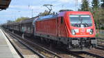 DB Cargo Deutschland AG mit  187 120  [NVR-Number: 91 80 6187 120-1 D-DB] und Ganzzug Schiebewandwagen am 10.04.19 Berlin-Hirschgarten.