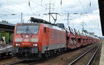 DB Cargo AG mit  189 008-6  [NVR-Nummer: 91 80 6189 008-6 D-DB] und PKW-Transportzug (VW Nutzfahrzeuge aus polnischer Produktion) am 05.07.19 Bahnhof Flughafen Berlin-Schönefeld.