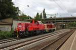 DB Cargo 261 027-7 und Railsystems RP 295 004-6 in Hamburg Harburg am 16.07.19 vom Bahnsteig aus fotografiert