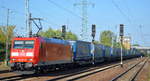 DB Cargo AG [D] mit  185 061-9  [NVR-Nummer: 91 80 6185 061-9 D-DB] und Taschenwagenzug aus Rostock am 11.09.19 Bahnhof Flughafen Berlin Schönefeld.